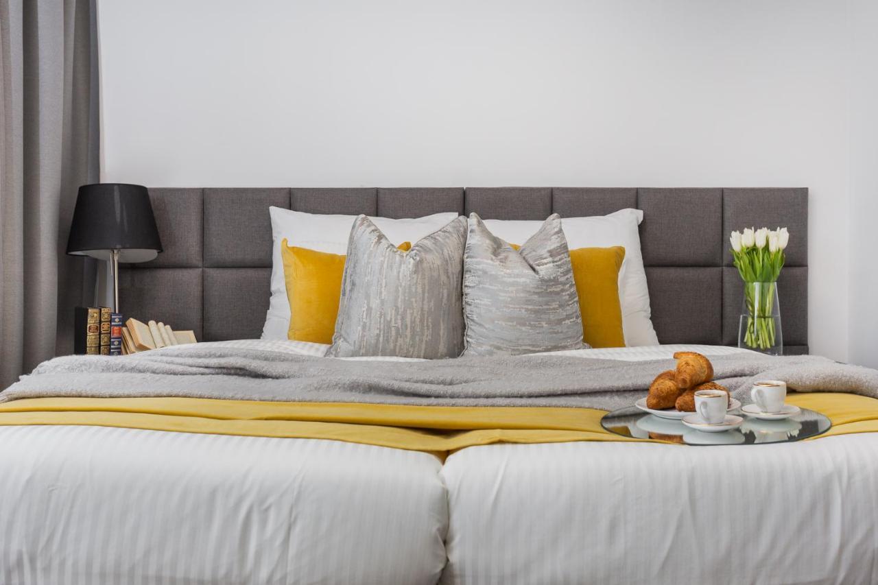 Family Center Apartments Krakow Bagian luar foto